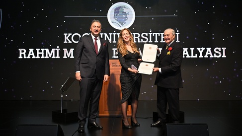Professor Ayşe Zarakol was presented with the Koç University Rahmi M. Koç Medal of Science
