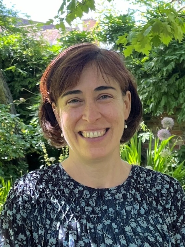 Dr Devon Curtis